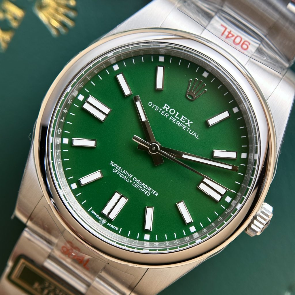 Rolex Oyster Perpetual 124300 Replica Watch Green Dial King Factory 41mm (1)