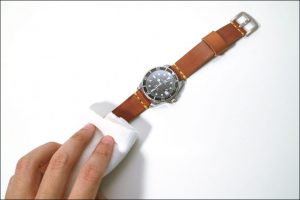 Cleaning Leather Watch Straps for Longevity and Freshness (5)