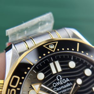 Omega Seamaster Diver 300M Replica Watches VS Factory Demi Gold (5)