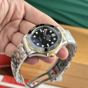 Omega Seamaster Diver 300M Replica Watches VS Factory Demi Gold (5)