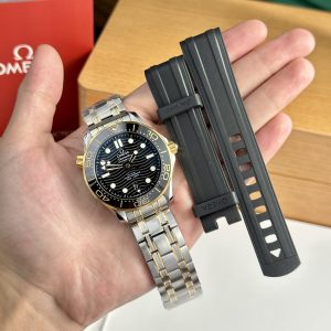 Omega Seamaster Diver 300M Replica Watches VS Factory Demi Gold (5)