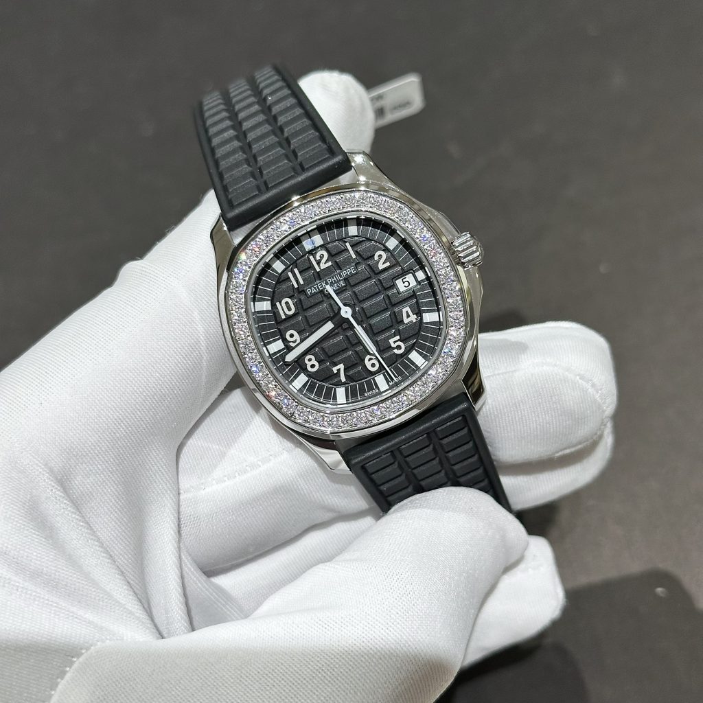 Patek Philippe Aquanaut 5067A Custom Moissanite Diamonds Black (1)
