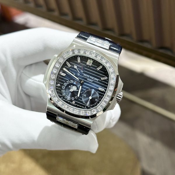 Patek Philippe Nautilus 5724G Replica Watches Blue GR Factory 40mm (2)