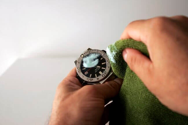 Tips for Polishing Scratched Watch Crystals (1)