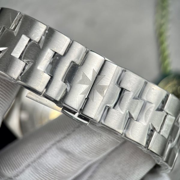 Vacheron Constantin Overseas Dual Time 7900V Replica Watches Black 41mm (7)
