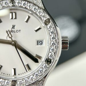Hublot Classic Fusion Custom Full Moissanite Diamonds Women 33mm (10)