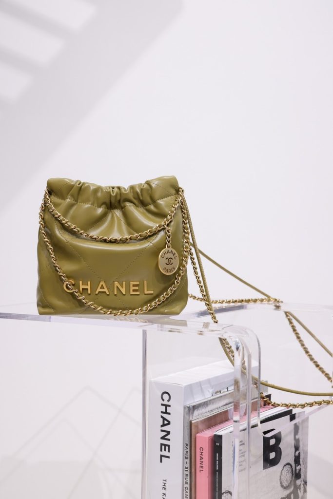 Chanel 22 Mini Gold Calfskin Replica Bags Size 20x19x6cm (2)
