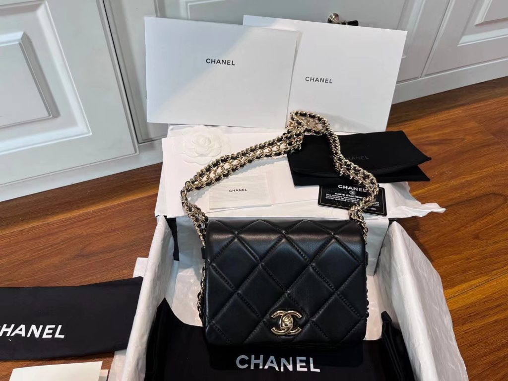 Chanel Chain Around Shoulder Black Lambskin Replica Bags Size 19cm (2)