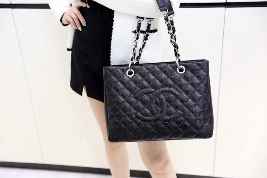 Chanel Chain Shoulder Tote Matelasse Women Black Leather Replica Bags Silver Buckle 33x23x11cm (2)