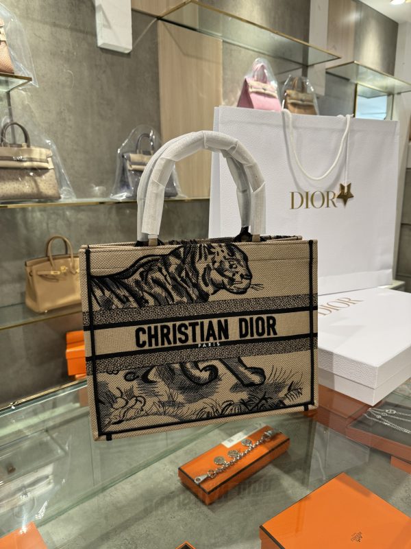 Dior Tote Brocade Embroidered Pattern Replica Bags 36cm (3)