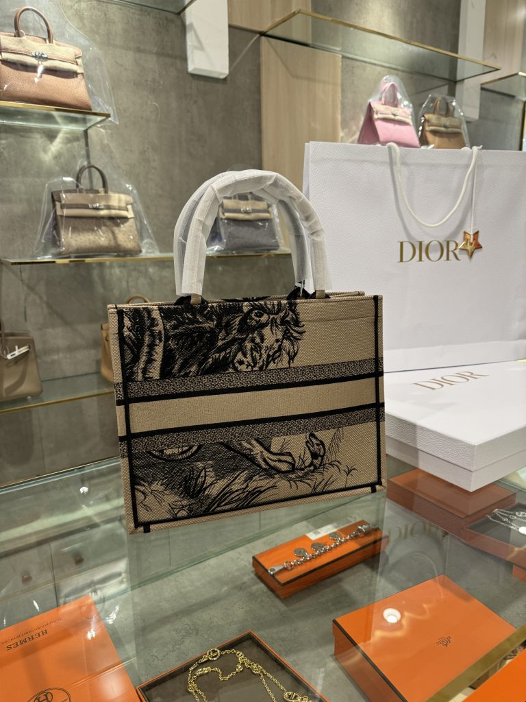 Dior Tote Brocade Embroidered Pattern Replica Bags 36cm (3)