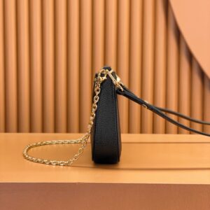 Louis Vuitton Easy Pouch On Strap Black Replica Bags 19x11 (2)