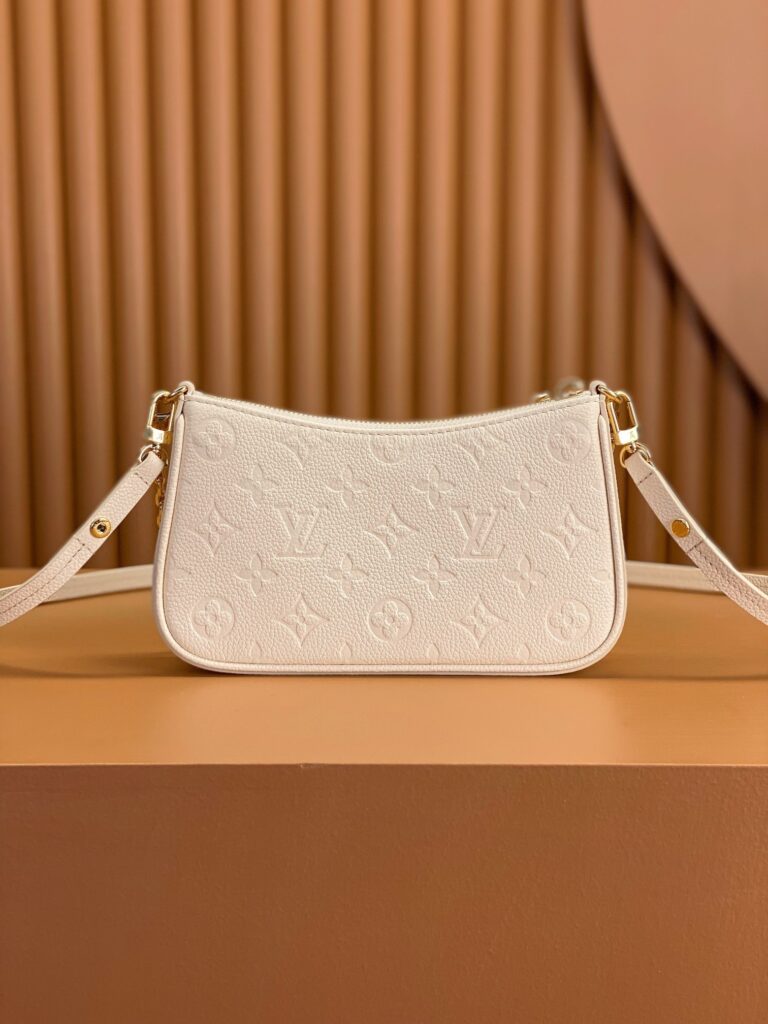 Louis Vuitton Easy Pouch On Strap White Replica Bags 19x11 (2)