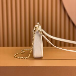 Louis Vuitton Easy Pouch On Strap White Replica Bags 19x11 (2)
