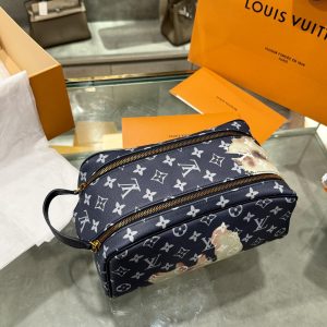 Louis Vuitton LV Dopp Kit Toilet Pouch Monogram HandBags Size 28x15x16 (2)