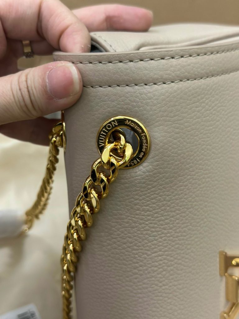 Louis Vuitton LockMe Chain East West Replica Bags Beige Size 23 (2)