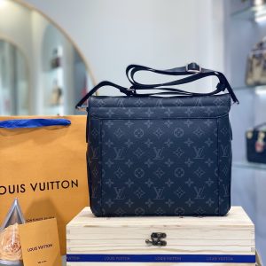 Louis Vuitton Messenger Explorer PM Monogram Eclipse Shoulder Replica Bags Size 30mm (2)