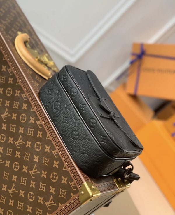 Louis Vuitton S Lock Messenger Black Replica Bags Size 22x18x8cm (1)