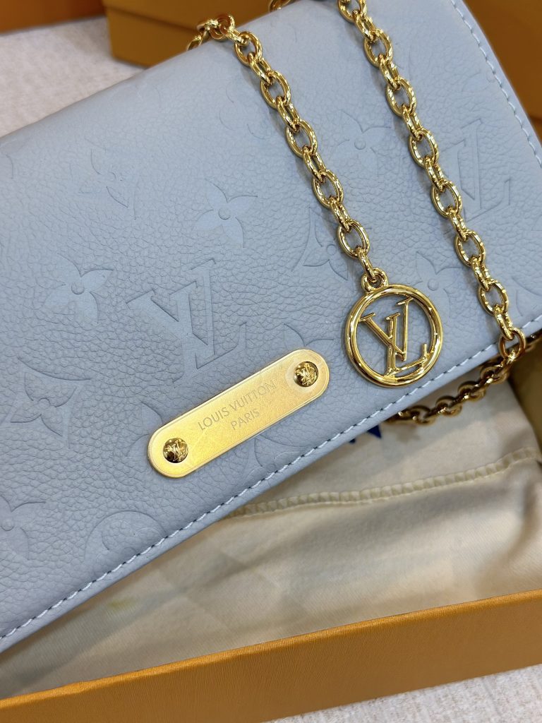Louis Vuitton Wallet On Chain Lily Monogram Blue Size 21x3 (2)