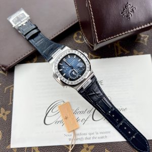 Patek Philippe Nautilus 5724G Replica Watches Blue Dial GR Factory