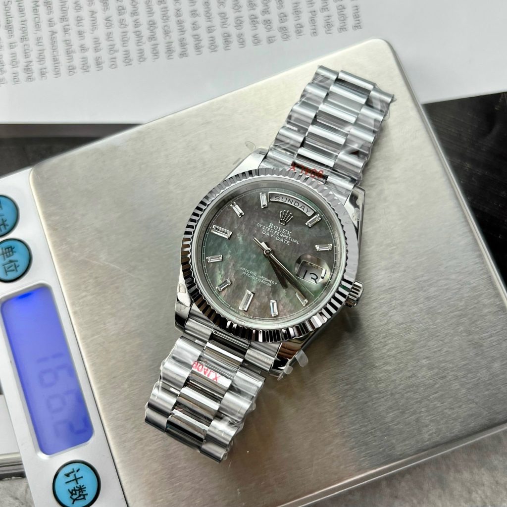 Rolex Day-Date 228236 Mother Of Pearl Replica Watch GM Factory 40mm (2)