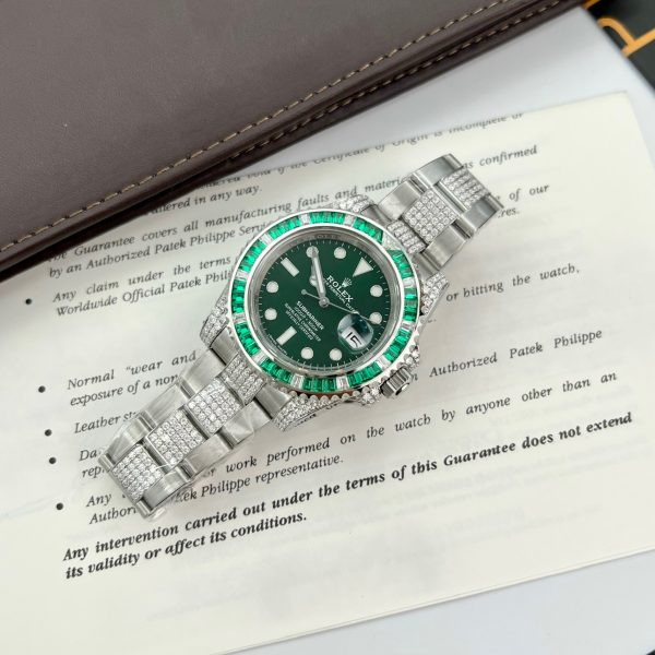 Rolex Submariner Customs Moissanite Diamonds & Green Sapphire 40mm (12)