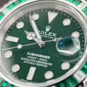 Rolex Submariner Customs Moissanite Diamonds & Green Sapphire 40mm (12)
