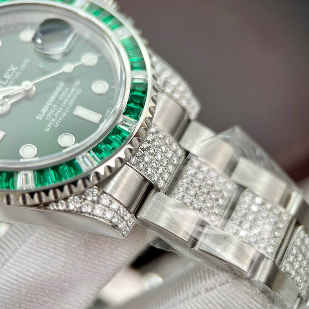 Rolex Submariner Customs Moissanite Diamonds & Green Sapphire 40mm (12)