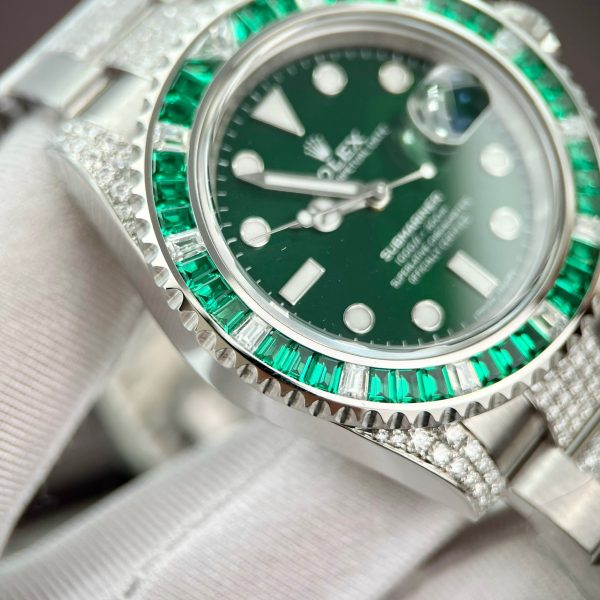 Rolex Submariner Customs Moissanite Diamonds & Green Sapphire 40mm (12)