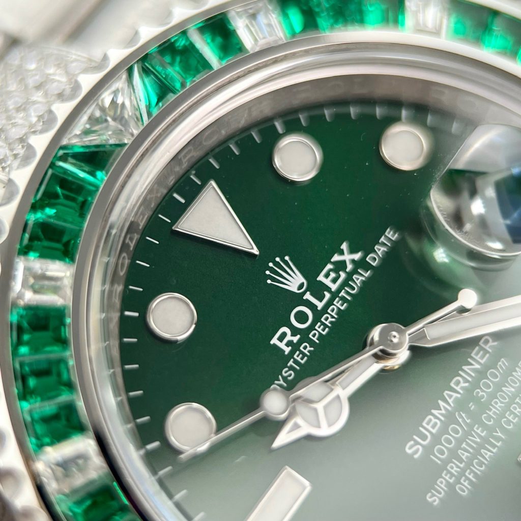 Rolex Submariner Customs Moissanite Diamonds & Green Sapphire 40mm (12)