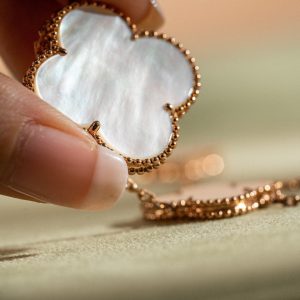 Van Cleef & Arpels Alhambra Pearl Inlay Necklace 6 Motifs Custom Rose Gold 18k (2)