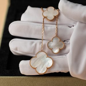 Van Cleef & Arpels Alhambra Pearl Inlay Necklace 6 Motifs Custom Rose Gold 18k (2)