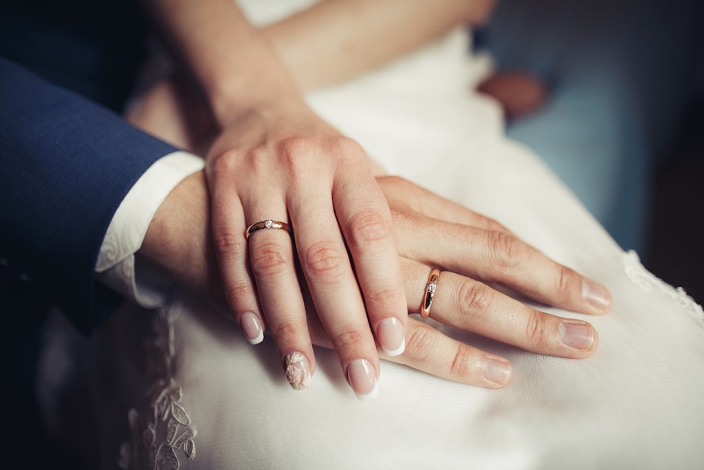 Which Finger Should You Wear Your Wedding Ring On (1)