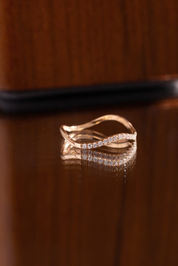 Women's Ring With Wavy Design Crafted In 18k Rose Gold And Studded With Natural Diamonds (2)