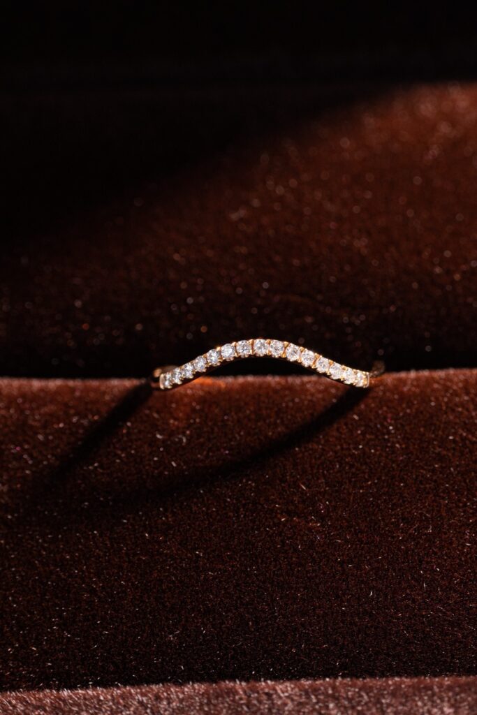 Women's Ring With Wavy Design Crafted In 18k Rose Gold And Studded With Natural Diamonds (2)