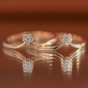 Women's Ring with Flower Pattern Crafted in 18k Rose Gold with Natural Diamonds (2)