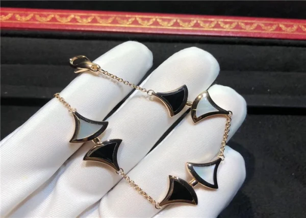 Bvlgari Elegant Divas Dream Bracelet Custom Mother Of Pearl 18K Gold (2)