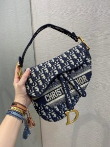 Can Replica Handbags Replace Authentic Ones (1)