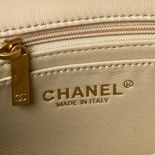 Chanel Charm Womens Beige Colored Lock Gold Replica Bags Size 20cm (2)