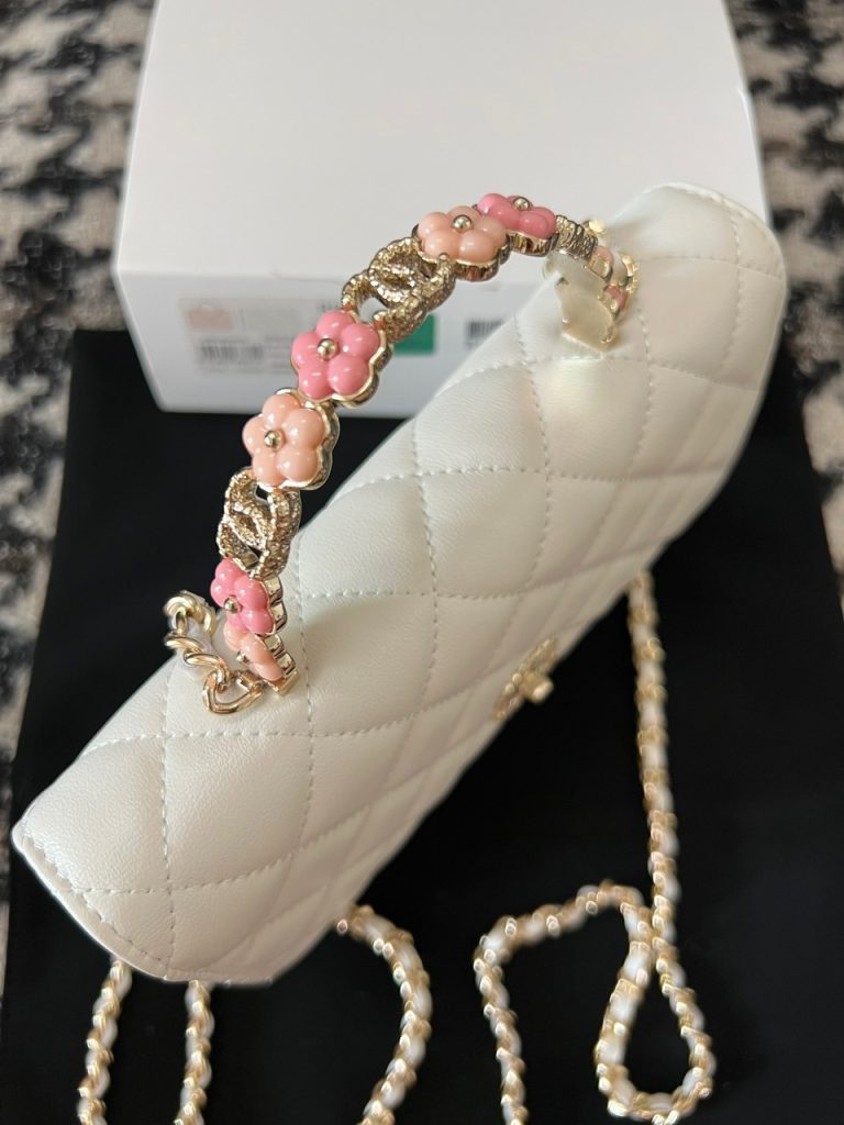 Chanel Woc Womens White Replica Handbags Lock Gold Size 19cm (2)