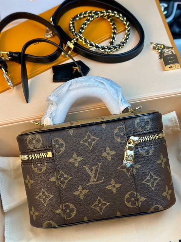 Louis Vuitton LV Nanity Chain Pouch Monogram Replica Bags Size 19x11.5x6 (2)