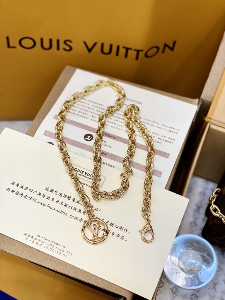 Louis Vuitton LV Wallet On Chain Lily Monogram Womens Replica Bags Size 20cm (2)