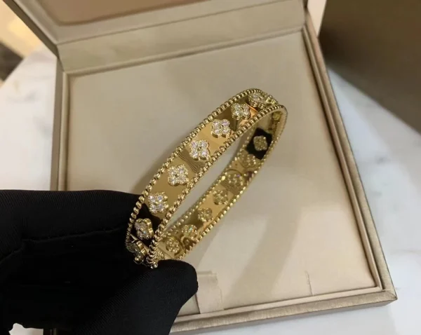Van Cleef & Arpels Clover Texture Bracelet Custom Diamond Gold 18K (2)