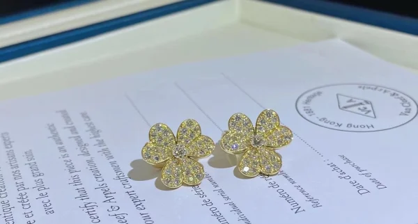 Van Cleef & Arpels Flower Shape Women Earrings Custom Diamond 18K Gold (2)