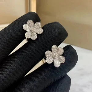 Van Cleef & Arpels Flower Shape Womens Rings Custom Diamond White Gold 18K (2)