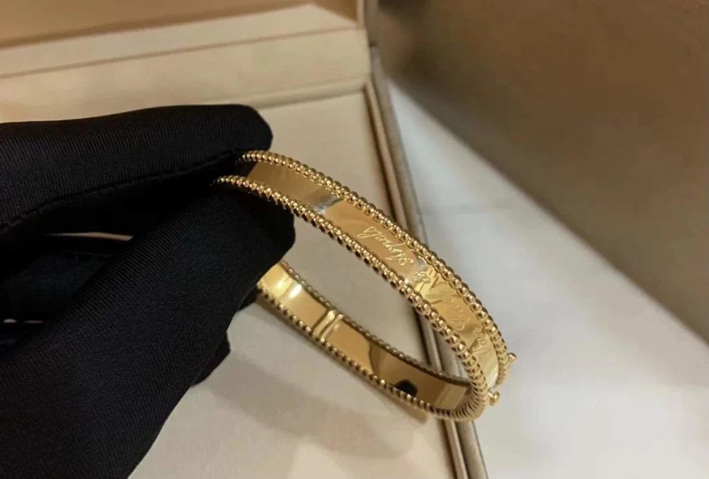 Van Cleef & Arpels Womens Bracelet Custom Gold 18K (2)