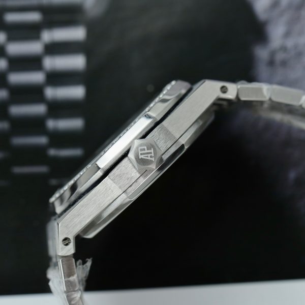 Audemars Piguet Royal Oak 15551ST Custom Bezel Moissanite Diamonds 37mm (1)