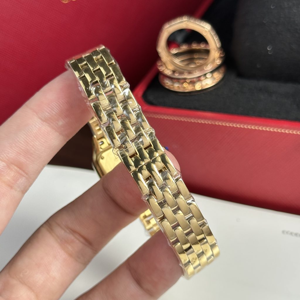 Cartier Panthere Replica Watches Womens Metal Wire Yellow 23x30mm (2)