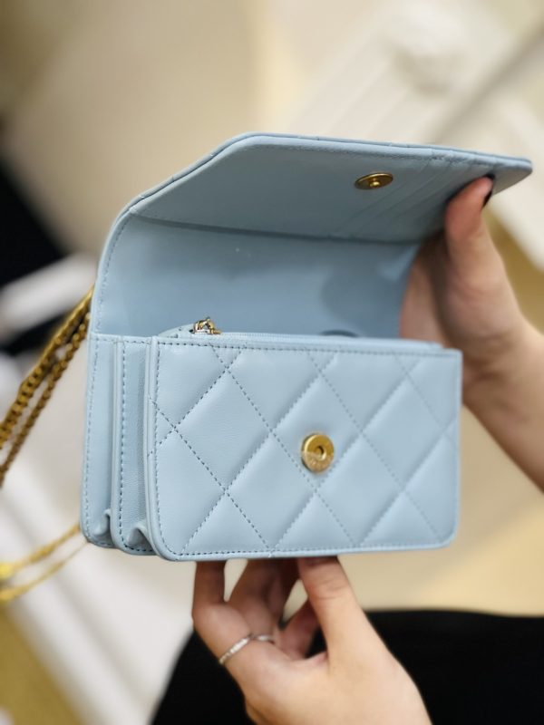 Chanel Woc Womes Cowhide Light Blue Replica Bags Size 15cm (2)