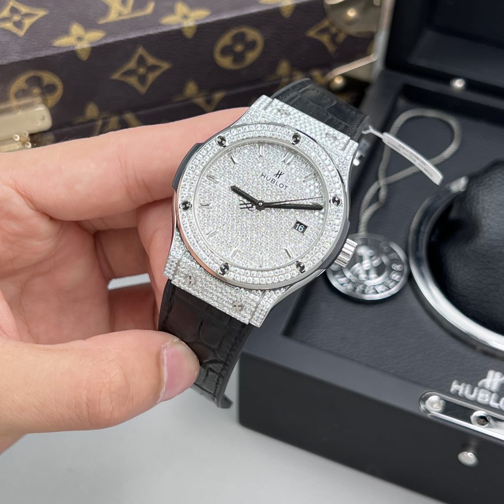 Hublot Classic Fusion Custom Full Diamonds Moissanite Replica Watches 42mm (1)